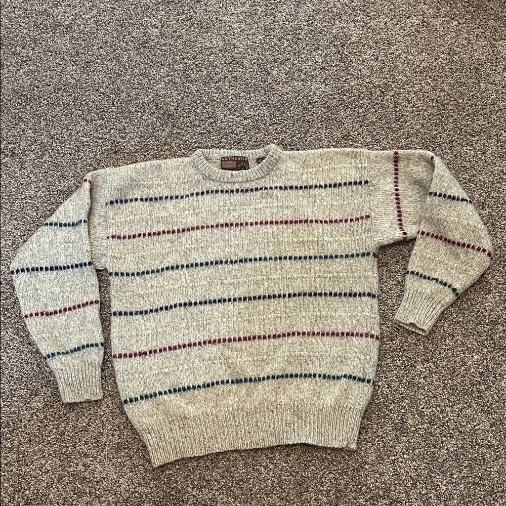 AUTHENTIC ISSUE 90 85% Wool Women’s Sweater Size Large